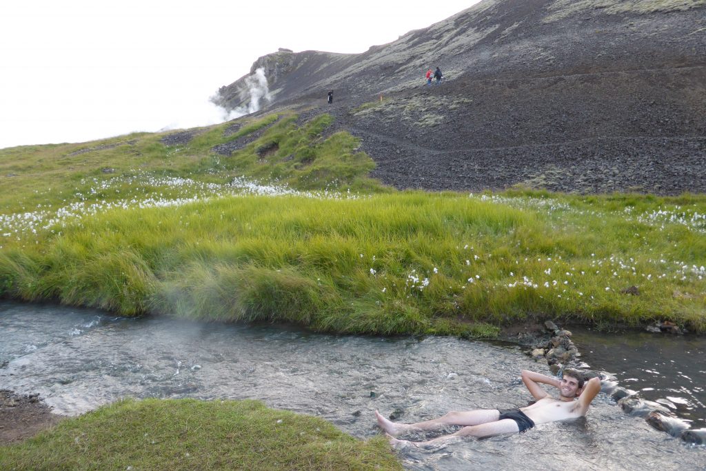 rivière chaude hveragerdi source d'eau chaude Islande