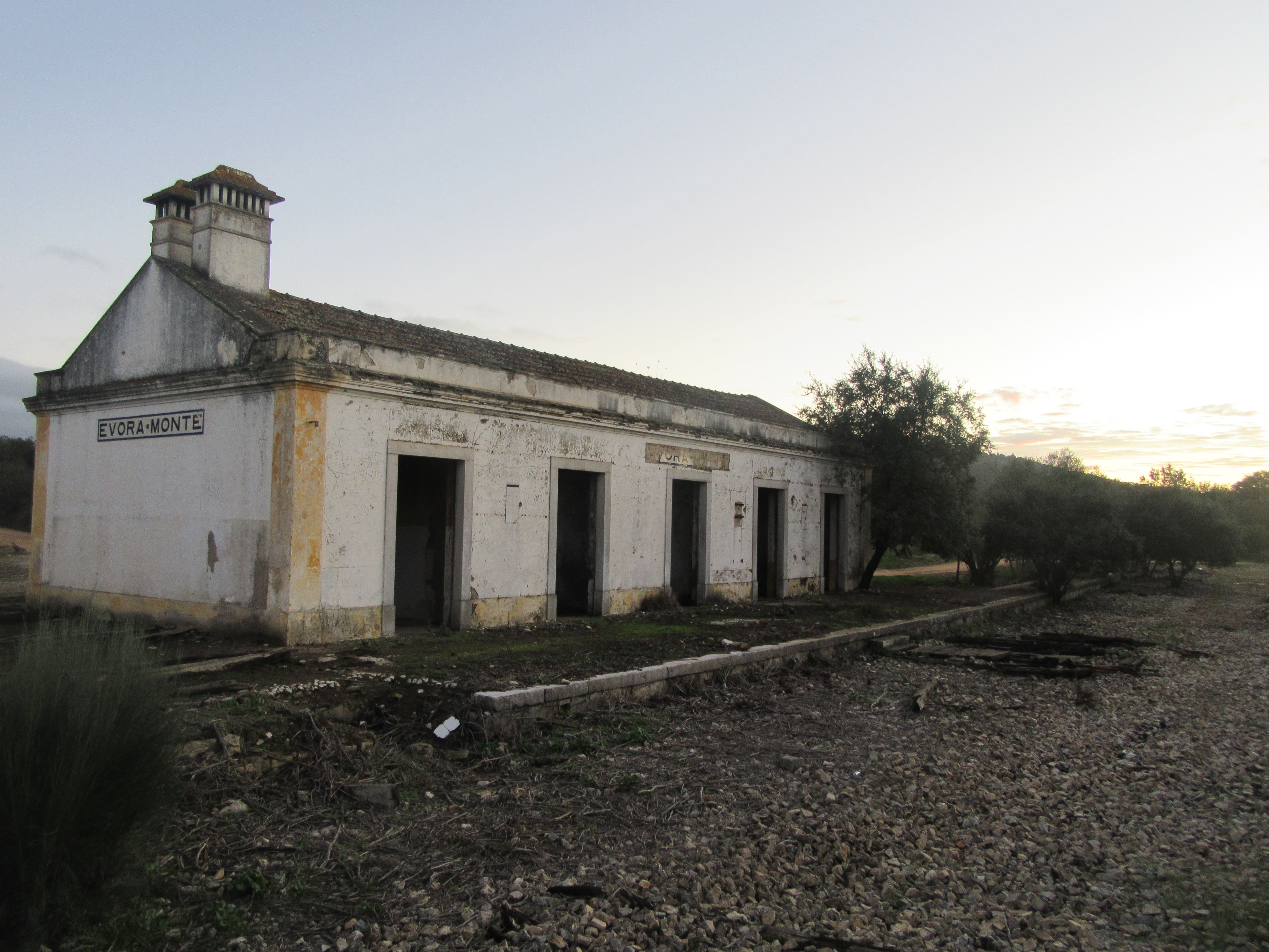 bivouac gare abandonnée au Portugal